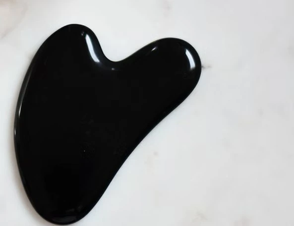 Black-Gua-Sha-close-up-v2